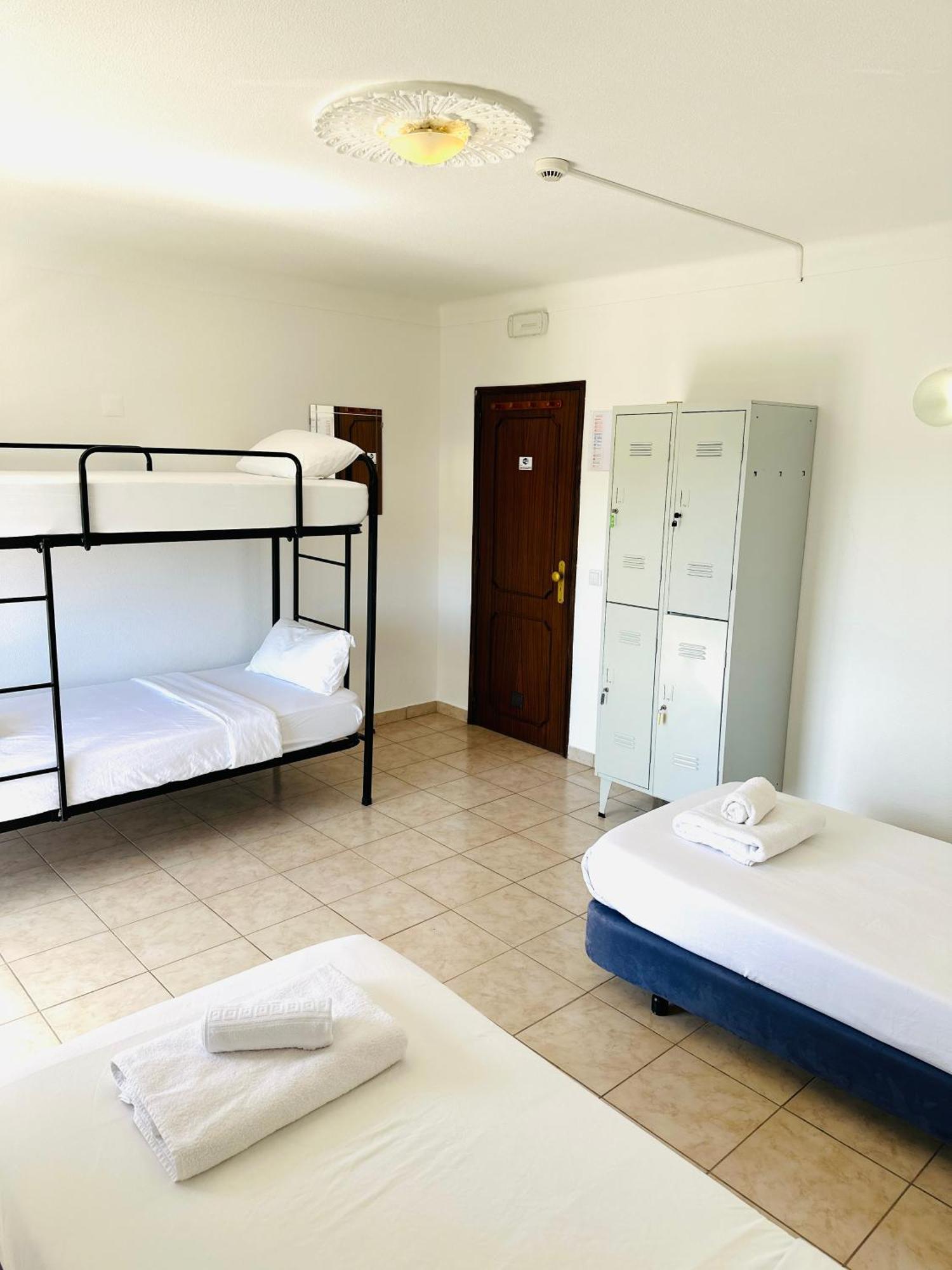 Portimao Central Holiday Hostel ,Algarve Exterior foto